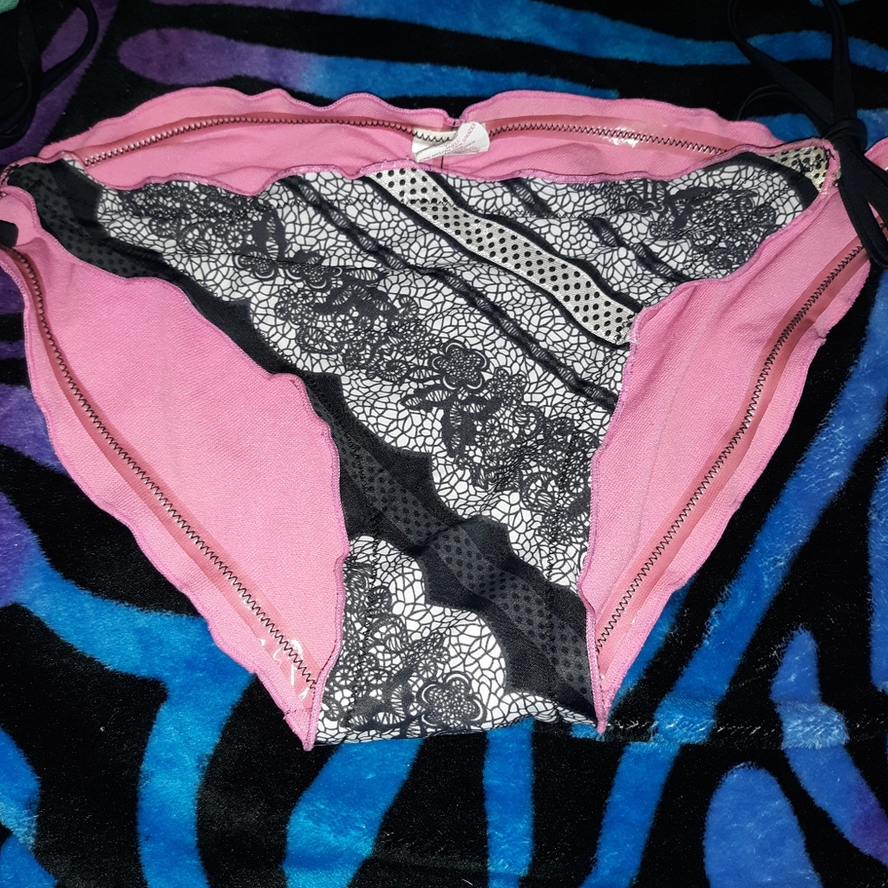 Target swim bottoms size small